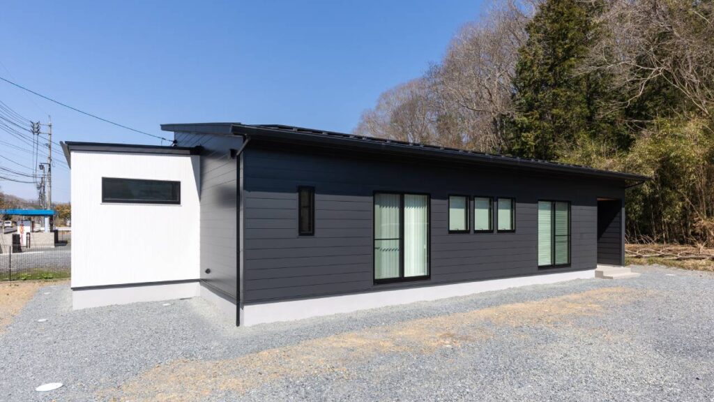 勾配天井のあるスタイリッシュな平屋